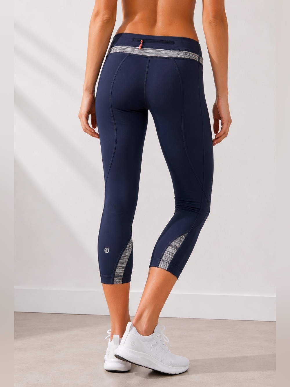 Lululemon Navy Gray Crop Running Leggings Reflective Trim Zip Pocket Size 6 - Picture 2 of 12